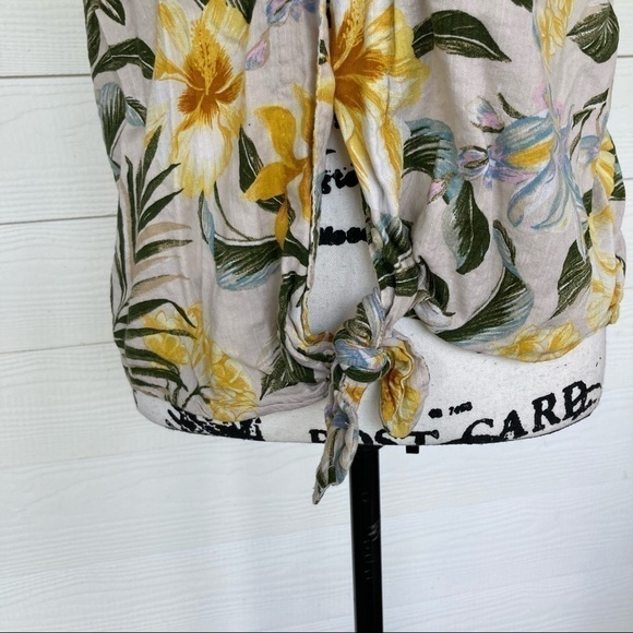 Old Navy | Floral Tropical Hawaiian Tie-Front Crop Button Down - Picture 3 of 6